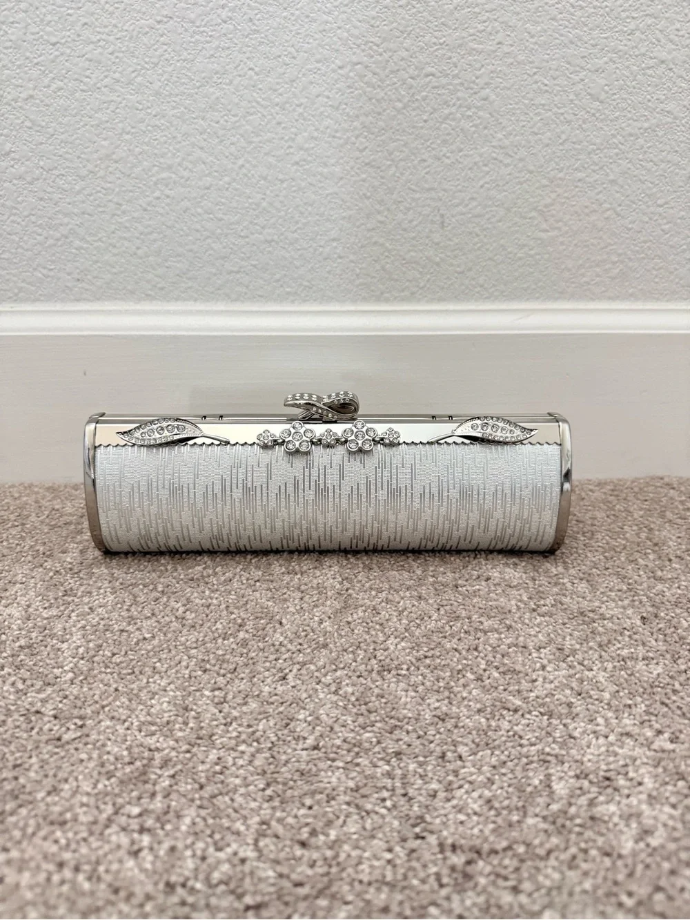 Elegant Silver Evening Clutch with Crystal Accents